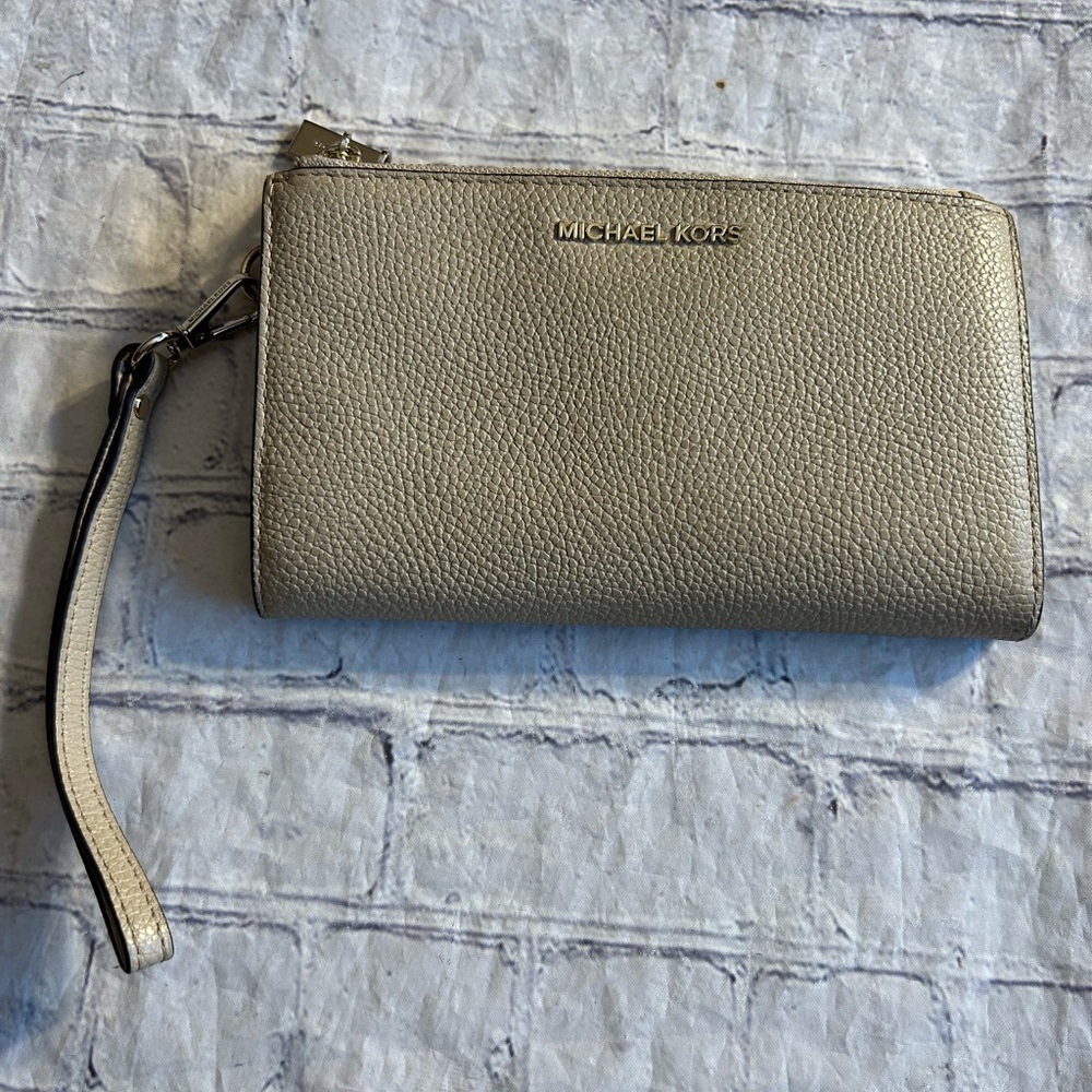 MICHAEL KORS ADELE DOUBLE ZIP WRISTLET TAN PEBBLE WALLET GOLD TONE HARDWARE